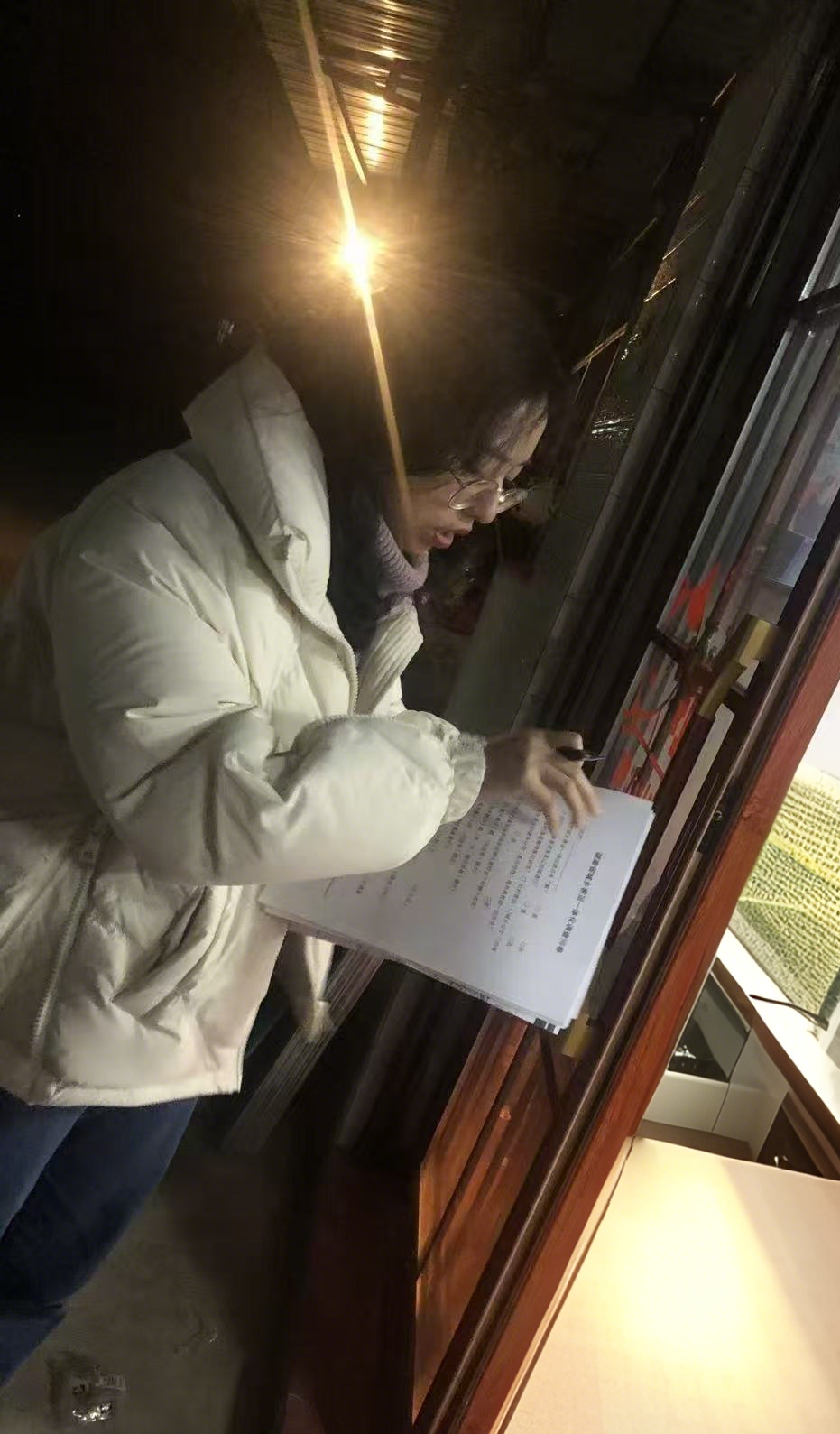 戰略與規劃研究中心 龍思錦：深夜鄉村調研的工作照.png